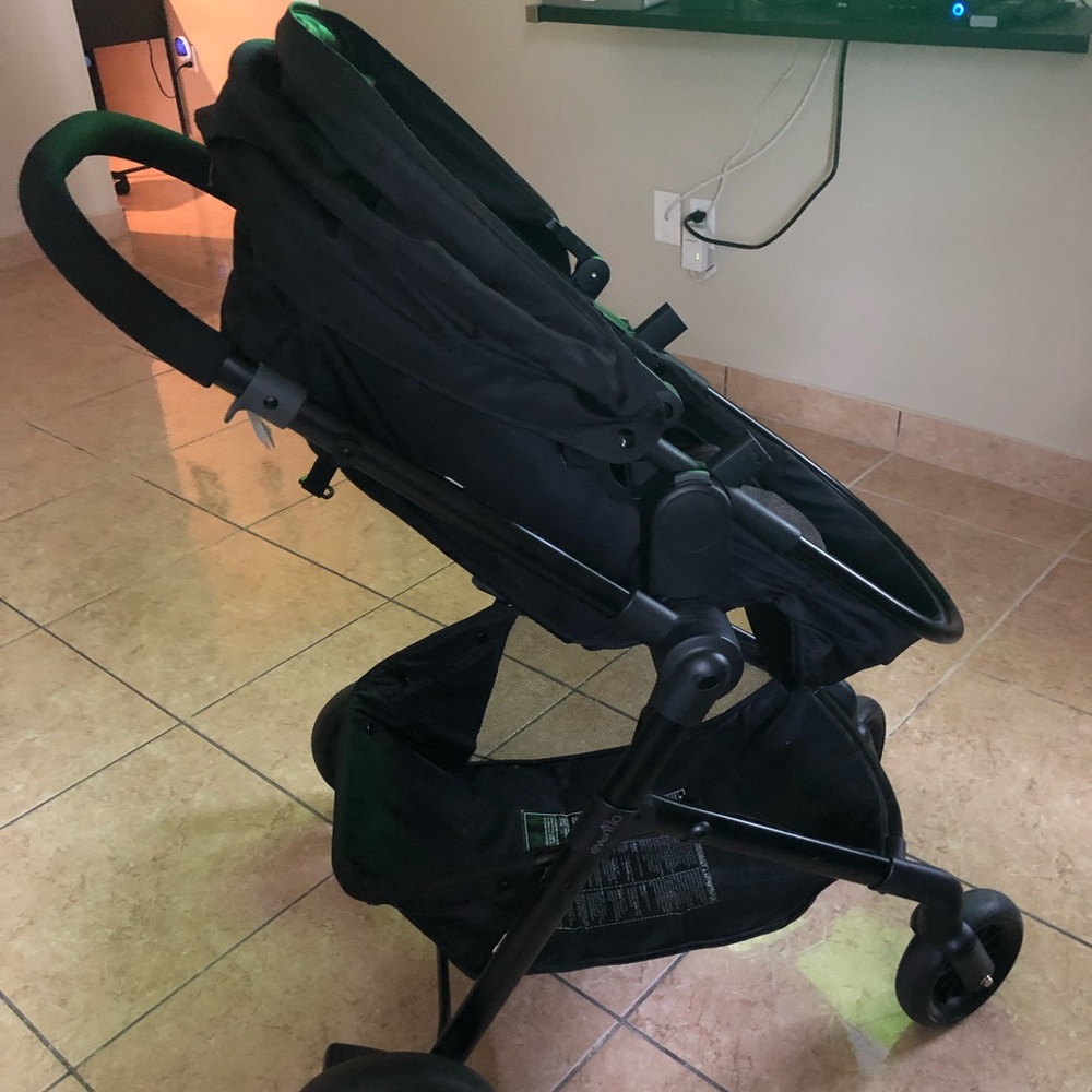 Stroller Evenflo pro serie Pivot